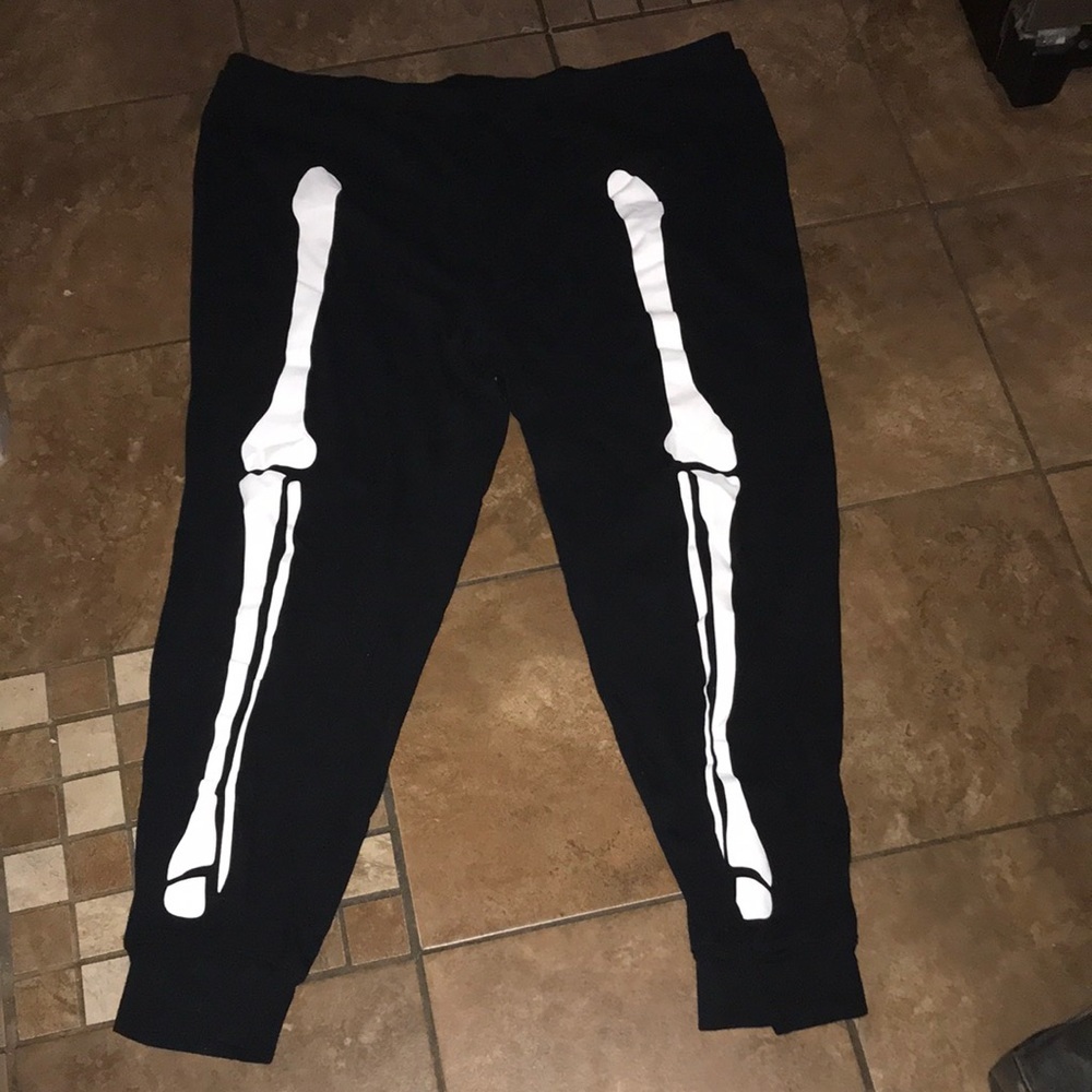 NWOT Women’s Skeletal Joggers